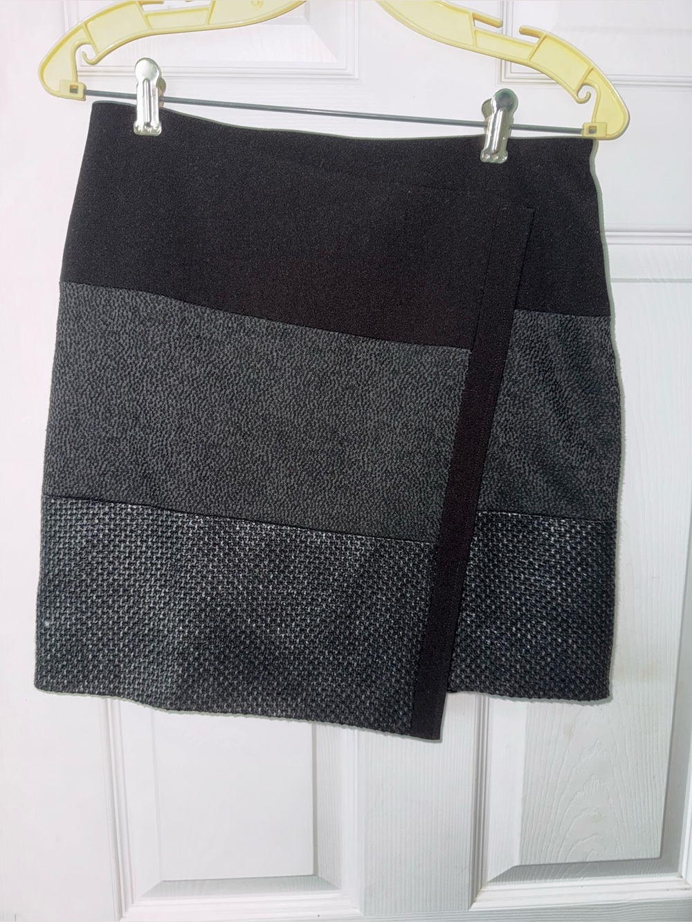 White House Black Market | Black Tonal Pencil Skirt | EUC | Size 2